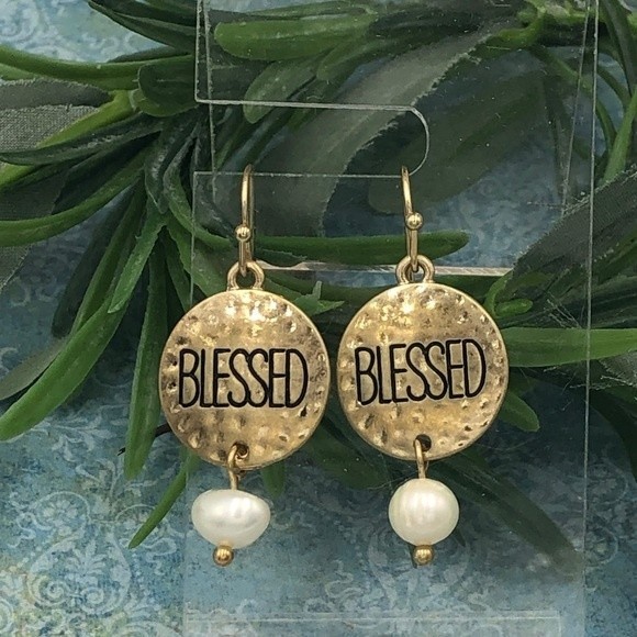 🌼 BLESSED Gold Fresh Water Pearl Dangle Earrings - Picture 1 of 2